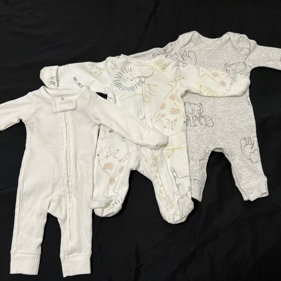 BUNDLE OF PREMIE FOOTIE ONESIES - Picture 2 of 6